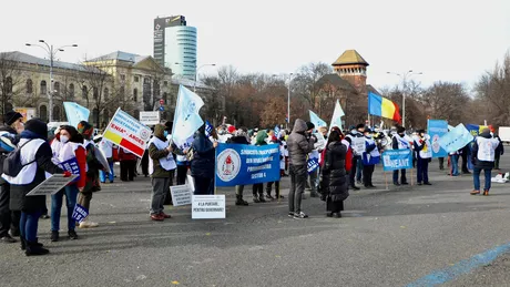 Protest la Guvern unde poștașii şi profesorii sunt nemulțumiți din cauza sărăciei