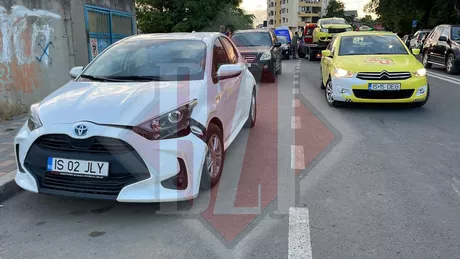 Patru autoturisme au fost implicate într-un accident rutier în municipiul Iași - EXCLUSIV FOTO