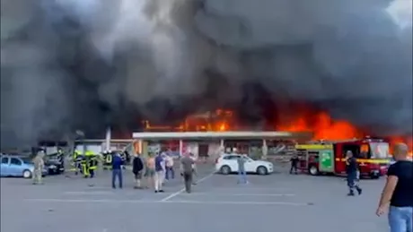 În atacul rusesc de la centrul comercial din Kremenciuc și-au pierdut viața 18 persoane - VIDEO
