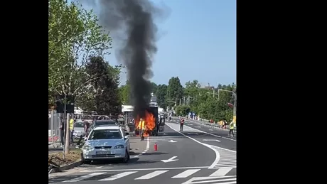 Incendiu în comuna Miroslava. Un autoturism a ars ca o torţă - VIDEO UPDATE
