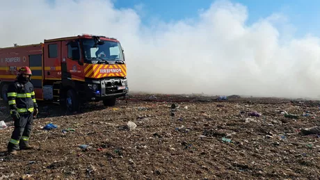 Incendiu la groapa de gunoi a municipiului Iaşi. Pompierii intervin cu autospecialele de stingere - EXCLUSIV FOTO