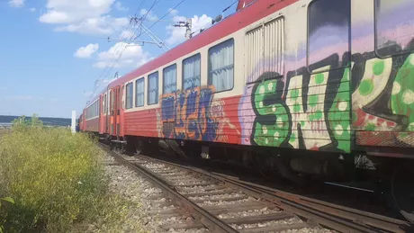 Un tren de călători Iași - Hârlău s-a defectat în localitatea Podu Iloaiei