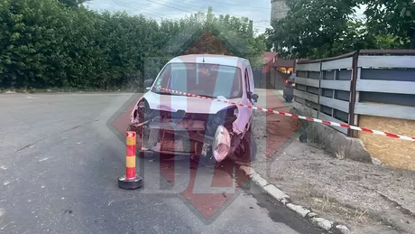 Accident rutier în județul Iași. Un șofer a intrat cu mașina într-un gard - EXCLUSIV FOTOVIDEO