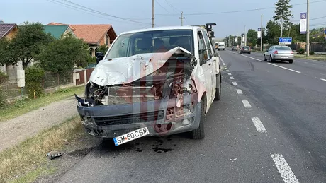 Accident rutier grav în judeţul Iași unde o dubă plină cu combustibil a lovit o vacă - EXCLUSIVFOTO