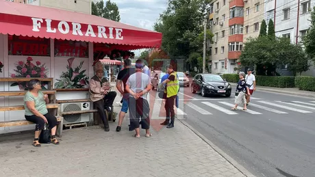 Accident rutier în cartierul Mircea cel Bătrân. O femeie în vârstă a fost lovită de o maşină pe trecerea de pietoni. Șoferul a fugit - EXCLUSIV FOTO UPDATE VIDEO