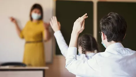 O nouă schimbare în învăţământul românesc Din toamnă profesorii vor încheia o singură medie anuală