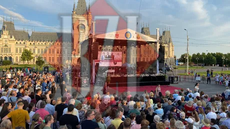 Sute și sute de ieșeni spectatori la un superb concert în aer liber organizat în Piața Palatului Culturii - GALERIE FOTO VIDEO