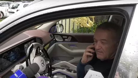 Gigi Becali a fost oprit în trafic în timp ce vorbea la telefon în direct Stai că m-a oprit poliția