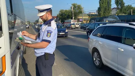 Polițiștii ieșeni au desfășurat o acțiune rutieră pe linia transportului de persoane - FOTO VIDEO
