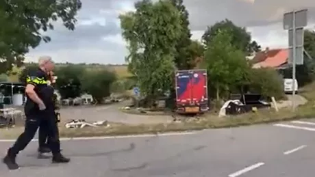 Cel puţin doi morţi şi mai mulţi răniţi după ce un camion a intrat într-o mulţime de oameni în Olanda