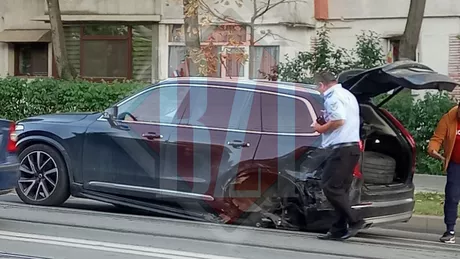 Un bolid Volvo de zeci de mii de euro a rămas fară o roată după un incident în Metalurgie. Nu este singurul avariat - EXCLUSIV FOTO