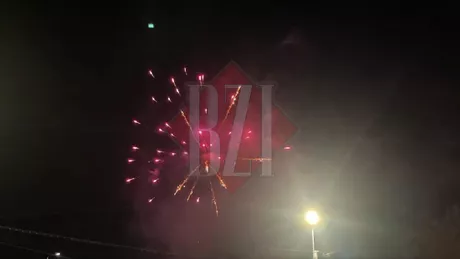 Joc superb de artificii pe cerul orașului Iași - GALERIE FOTOVIDEO