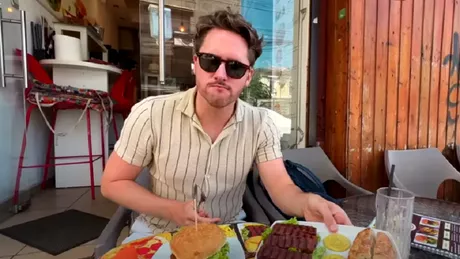 Ce reacție au avut doi turiști din Suedia care au mâncat pentru prima oară mici în România