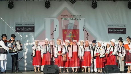 Atmosferă de festival la Miroslava. Mai multe persoane se bucură de eveniment - FOTO