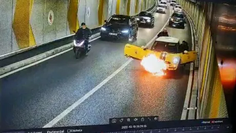 Un autoturism a luat foc în Pasajul Unirii din Bucureşti. Iată momentul izbucnirii incendiului - FOTO VIDEO