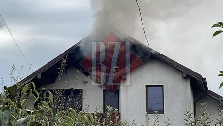 Incendiu la o casă din Valea Adâncă. Pompierii ieşeni intervin în forţă - EXCLUSIV UPDATE FOTO VIDEO
