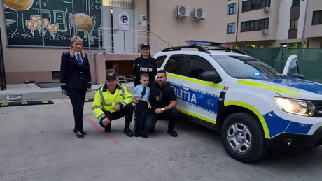 Robert un copil de 5 ani din Valea Lupului a fost vizitat de polițiști de ziua lui de naștere