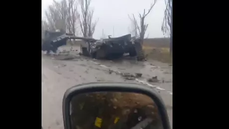 Coloană de blindate rusești distrusă de forțele armate ucrainene - VIDEO