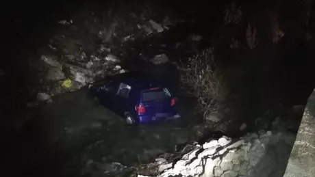 Un autoturism a căzut în râul Bicaz. La bordul maşinii erau patru femei