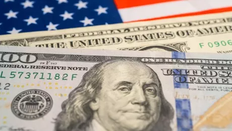 Dolarul a scăzut puternic în timpul alegerilor din SUA