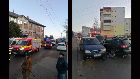 Accident rutier în Tg. Frumos. Trei maşini au intrat în coliziune. Sunt mai multe victime printre care şi minori - FOTO