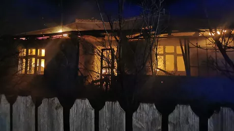 Incendiu la o casă în judeţul Iaşi. O femeie în vârstă de 83 de ani a decedat - FOTO