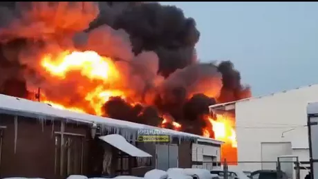 Un nou incendiu lovește un mare oraș din Rusia. Localnicii au raportat mai multe explozii