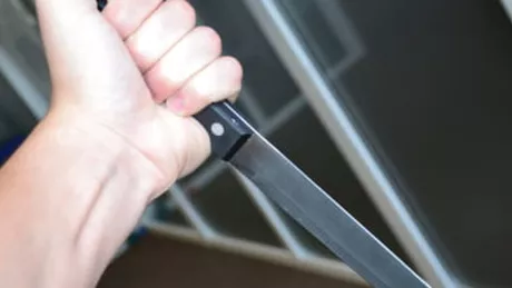 Minoră ucisă cu bestialitate în plină stradă de un tânăr a înjunghiat-o de 25 de ori cu un cuțit