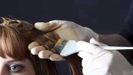 Vopsea de păr profesională. Sfaturile specialiștilor pentru a evita deteriorarea părului