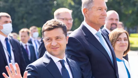 Volodimir Zelenski a fost primit în aplauze de liderii UE Viktor Orban și Klaus Iohannis s-au abținut - VIDEO