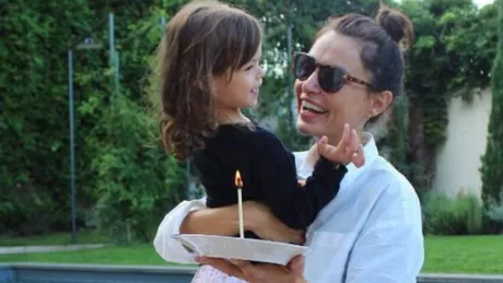 Caroline Léon fiica lui Catrinel Menghia petrecere inedită la vârsta de 4 ani. Micuța are milioane de fani
