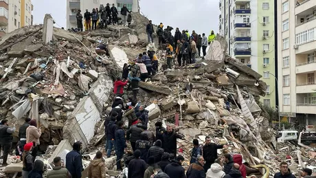 Incident șocant Două fete s-au rugat pentru încă un cutremur în Turcia în timpul unui LIVE. Ultimul bilanț al victimelor este devastator