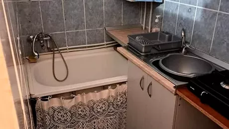 Câți lei cere pe chirie proprietarul unei garsoniere din Cluj-Napoca. Imobilul are cadă în bucătărie