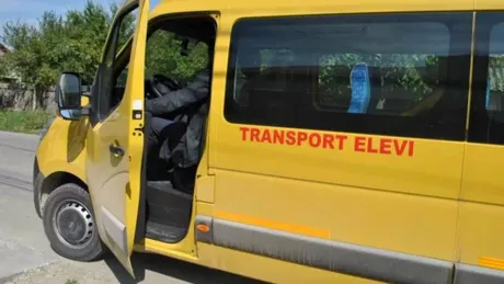Un bărbat a fost prins băut la volanul unui microbuz şcolar în timp ce transporta elevi de la şcoală