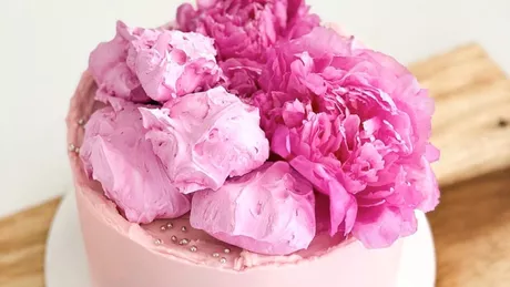 Tort roz. Desertul perfect pentru o zi de naștere deosebită