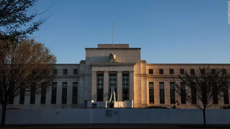 Rezerva Federală banca centrală a Statelor Unite crește ratele dobânzilor intensificând lupta împotriva inflației