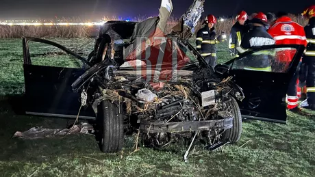 Accident mortal la Podu Iloaiei Au fost implicate două autoturisme și o căruță. O persoană și doi cai au decedat - EXCLUSIV UPDATE LIVE VIDEOFOTO