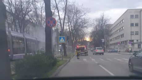 Un tramvai a luat foc în mers în apropiere de centrul oraşului Timişoara