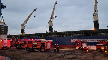 Incendiu la o navă aflată în zona de ancoraj numărul 1 a Portului Constanţa
