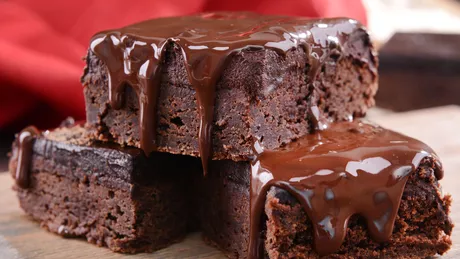 Prăjitura deșteaptă cu ciocolată. Cum să îi cucerești pe cei de la masă cu un desert spectaculos