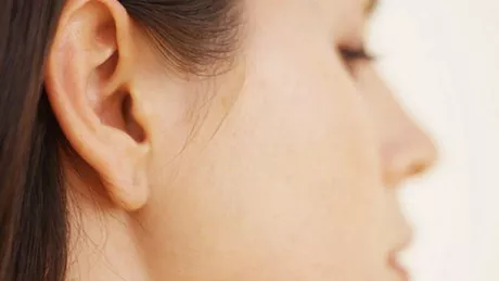 De ce se injectează acid hialuronic în lobul urechii Explicațiile medicului Lucian Popa - VIDEO