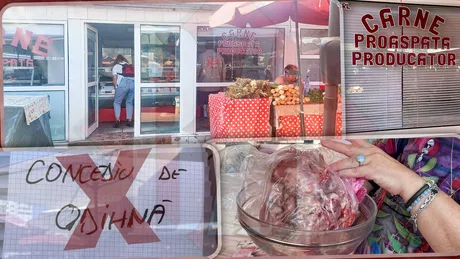 Măcelăria din Piața Nicolina care vindea carne stricată s-a redeschis Pericolul nu a trecut au program ca să evite controalele. Patroana A degenerat situația am fi putut să ne înțelegem - FOTO