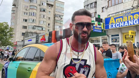 Dorian Popa a venit la Iași la volanul unui bolid de lux. Zeci de ieșeni așteptau să facă poze cu el - GALERIE FOTOVIDEO