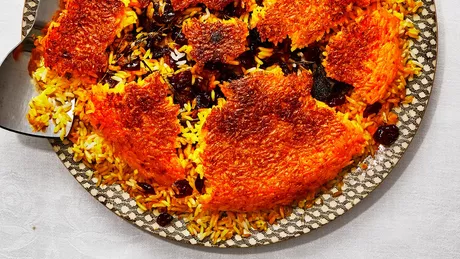 Rețetă orez persan. Tahdig - orez prăjit crocant cu cireșe uscate