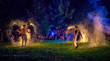 Cercetașii României - Scouts Cluj - îi invită pe clujeni în Iulius Parc la Festivalul Luminii jonglerii cu foc și ateliere de creație