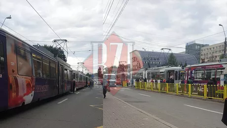 Circulaţia tramvaielor blocată în Piaţa Chirilă. Mai multe garnituri s-au defectat - FOTO