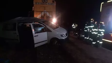 Accident feroviar în Rădăuți Două persoane au rămas încarcerate