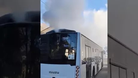 Incident în centrul Iașului. O degajare de fum masivă a speriat zeci de călători aflați în autobuzul 36 - VIDEO