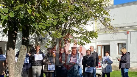 Continuă protestul la Casa de Asigurări de Sănătate Iași - GALERIE FOTO