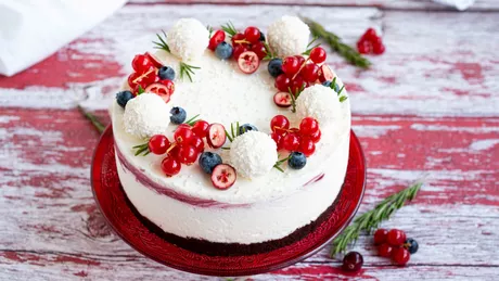 Cum să îi surprinzi pe musafiri cu un tort de Revelion. Iată rețeta marilor cofetari pentru un desert gustos și spectaculos